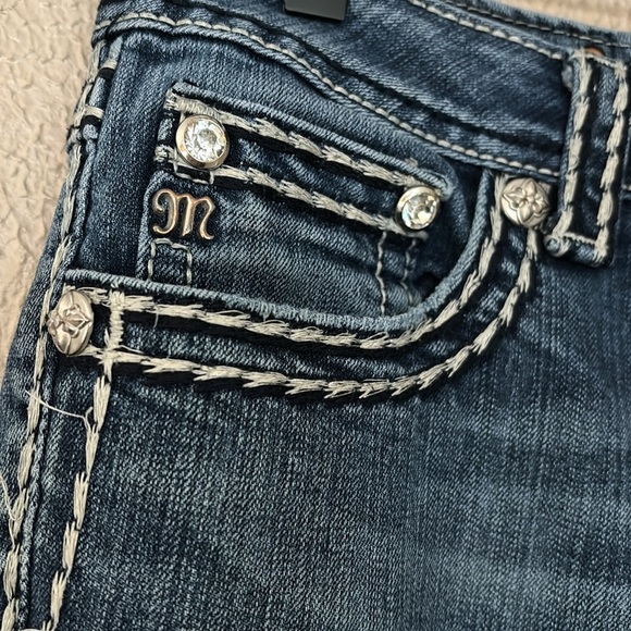 Women’s Miss Me Loose Saddle Stitch Border Boot Cut Jeans, 30” Waist Medium Wash - Picture 3 of 11